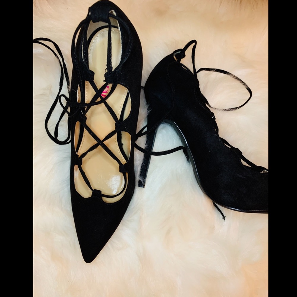 Sexy black lace up pumps 🖤
